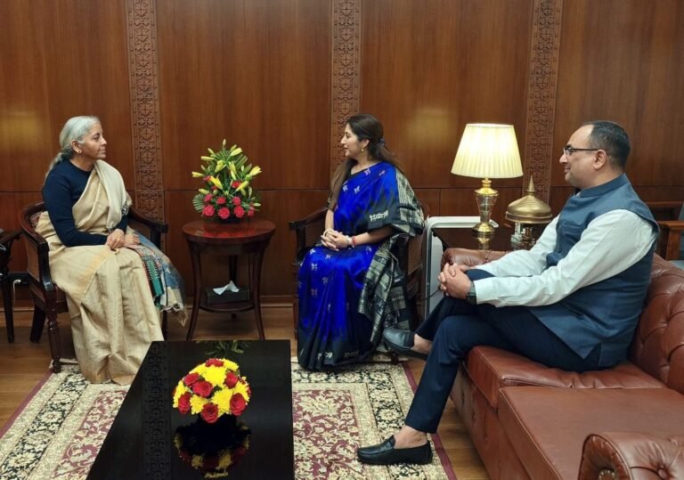 वित्त मंत्री निर्मला सीतारामण से प्रदेश महामंत्री दीप्ति रावत भारद्वाज की भेंट-उत्तराखंड की SHG महिलाओं के सशक्तिकरण पर विस्तृत चर्चा