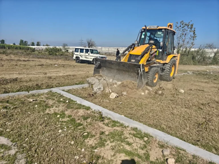 MDDA की बड़ी कार्रवाई – देहरादून के कई क्षेत्र में अवैध प्लाटिंग व निर्माण पर बुलडोज़र, कई साइटें सील और ध्वस्त