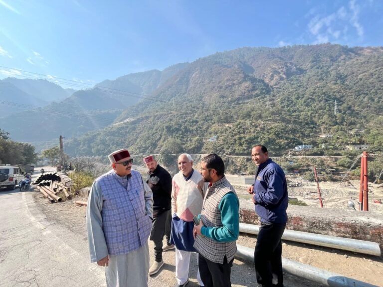 महाराज के किया निर्माणाधीन सतपुली झील का निरीक्षण