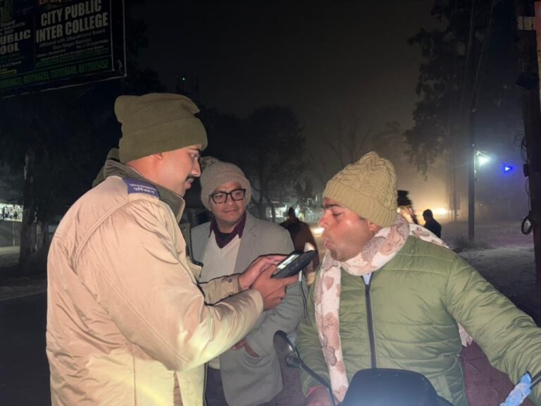 नव वर्ष पर परिवहन विभाग का सख्त प्रवर्तन अभियान: 830 वाहनों की जांच, ओवर-स्पीडिंग में 227 चालान, नशे में ड्राइविंग पर 25 गिरफ्तार