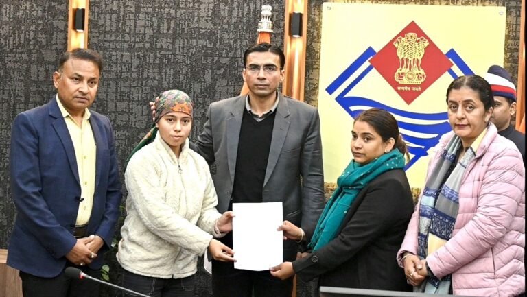 सीएसआर फंड से होनहार बेटियों को नई उड़ान: जिलाधिकारी सविन बंसल ने ‘नंदा–सुनंदा’ परियोजना के तहत जीविका और नन्दिनी की शिक्षा को दिया नया जीवन