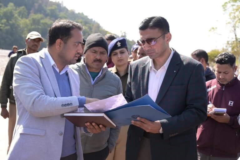 जिला प्रशासन की बड़ी कार्रवाई;   गंगा में प्रवाहित हो रहे 14 भवनों का ग्रे-वाटर किया गया बंद