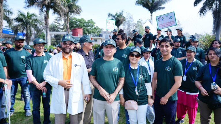 श्री महंत इन्दिरेश अस्पताल में विश्व किडनी  दिवस पर किडनी बचाने का लिया संकल्प