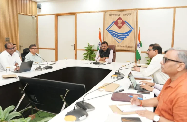 मुख्य सचिव की सख्ती: अखरोट योजना की समीक्षा, जापानी तकनीक से लैंडस्लाइड रोकने पर जोर