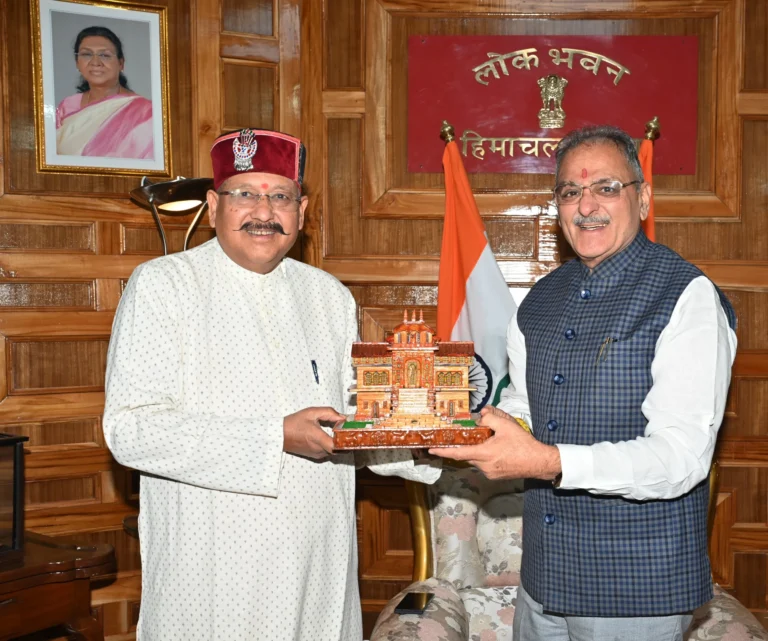 महाराज ने की हिमाचल के राज्यपाल से शिष्टाचार भेंट