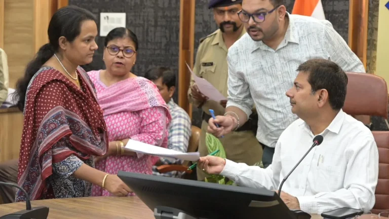 समाधान दिवस बना उम्मीद की किरणः गंभीर रूप से बीमार 4 बच्चों का होगा मुफ्त इलाज