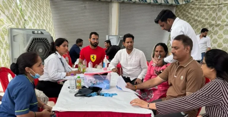 रायपुर विधानसभा में निशुल्क स्वास्थ्य शिविर का सफल आयोजन, सैकड़ों लाभार्थियों को मिली मुफ्त जांच व दवाएं