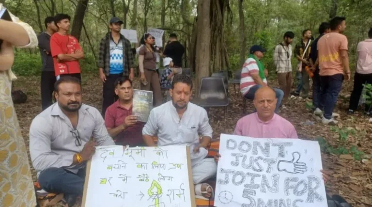 ऋषिकेश: 7 मोड़ पर पेड़ों की कटाई के विरोध में AAP का प्रदर्शन, पुलिस ने कई नेताओं को हिरासत में लिया
