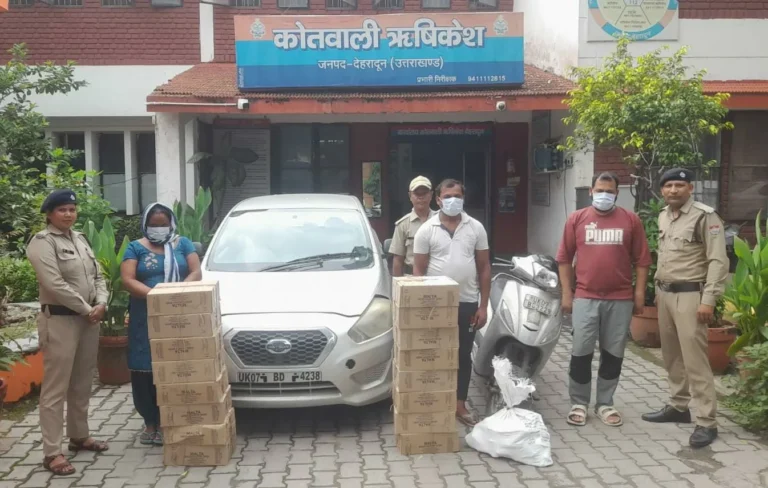 ऋषिकेश में अवैध शराब की बड़ी खेप पकड़ी गई, महिला सहित 3 तस्कर दबोचे, कार और स्कूटी सीज