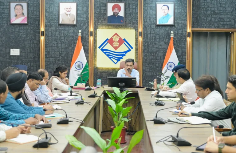 देहरादून में आजादी का भव्य जश्न: परेड ग्राउंड में CM धामी करेंगे ध्वजारोहण, गूंजेगा राष्ट्रगान