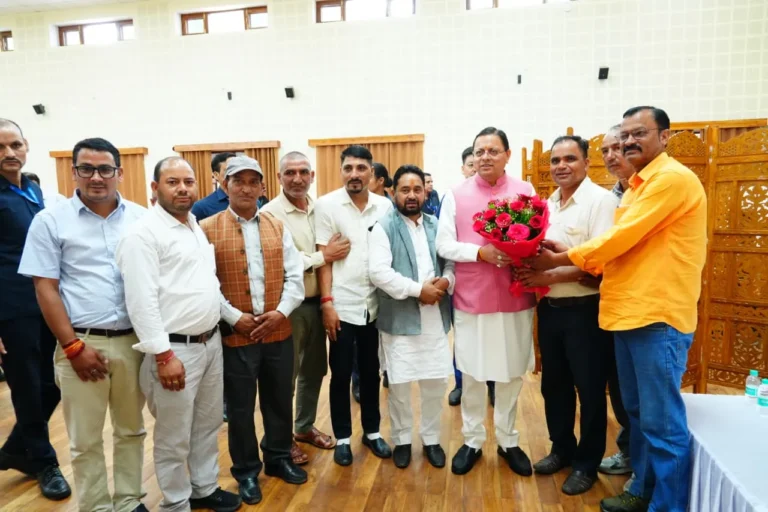 देहरादून: मुख्यमंत्री पुष्कर सिंह धामी ने जन समस्याओं के त्वरित समाधान के दिए सख्त निर्देश