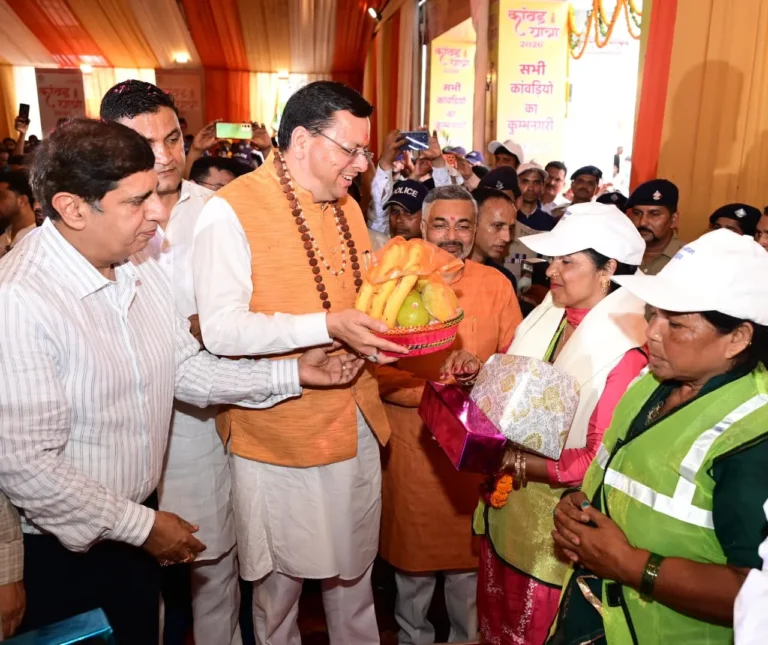 पुष्पवर्षा और चरण प्रक्षालन के साथ देवभूमि ने किया शिवभक्त कांवड़ियों का अभिनंदन