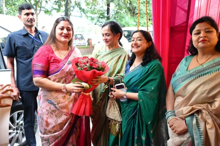 पुलिस लाइन देहरादून में खनकी चूड़ियां, झूले पर सजी तीज की मस्ती; सुनीता बनीं ‘तीज क्वीन’
