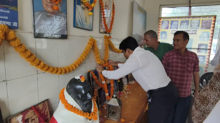 नगर निगम ऋषिकेश में मसूरी गोलीकांड के अमर शहीदों को दी गई भावभीनी श्रद्धांजलि