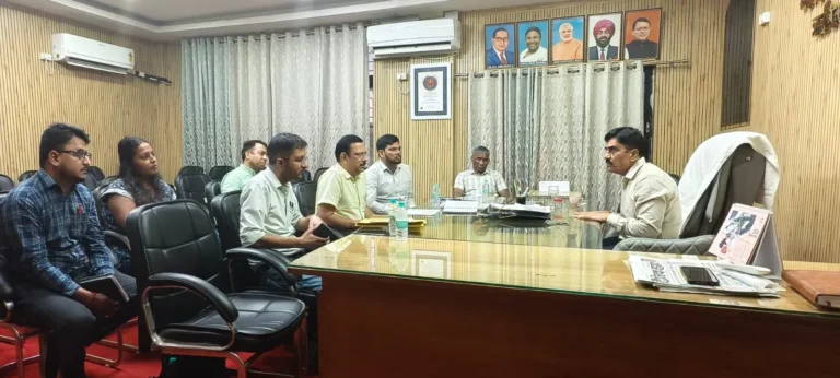 नगर निगम ऋषिकेश में विकास योजनाओं की समीक्षा बैठक आयोजित