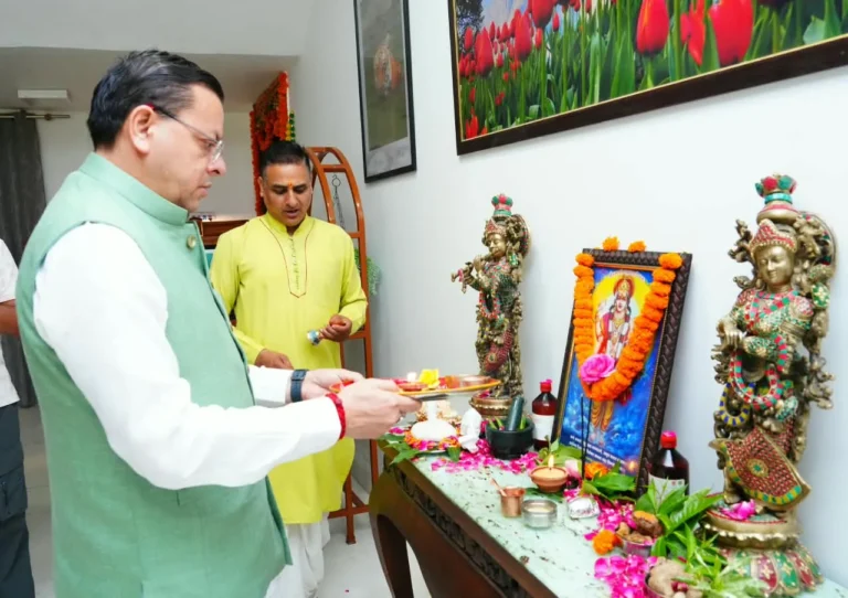 आयुर्वेद दिवस पर सीएम धामी ने की भगवान धन्वन्तरि की पूजा, प्रदेशवासियों के आरोग्य और खुशहाली की कामना