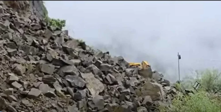 रुद्रप्रयाग: सिरोबगड़ लैंडस्लाइड जोन में भारी भूस्खलन, 10 किमी लंबा जाम; 15 जुलाई तक बारिश का अलर्ट