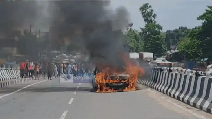 बाल बाल बचे हल्द्वानी नीलकंठ अस्पताल के डॉ गौरव सिंघल, धू-धूकर आग का गोला बनी कार