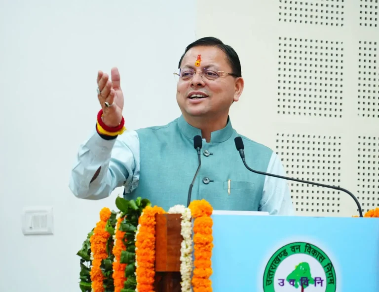 धामी सरकार ने 483 युवाओं को बांटे नियुक्ति पत्र, बोले- अब मेहनत से मिल रही नौकरी