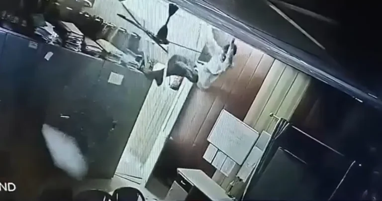 देहरादून नगर निगम में छत तोड़कर घुसा चोर