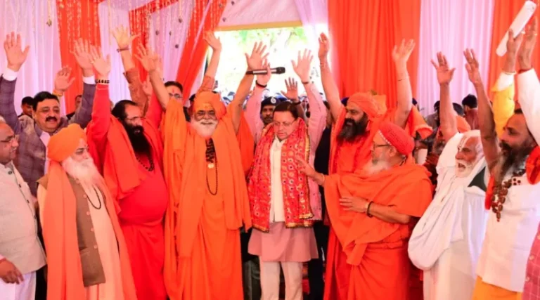 2027 हरिद्वार कुंभ की तैयारियाँ तेज, मुख्यमंत्री धामी ने गंगा तट पर संतों संग की महत्वपूर्ण बैठक