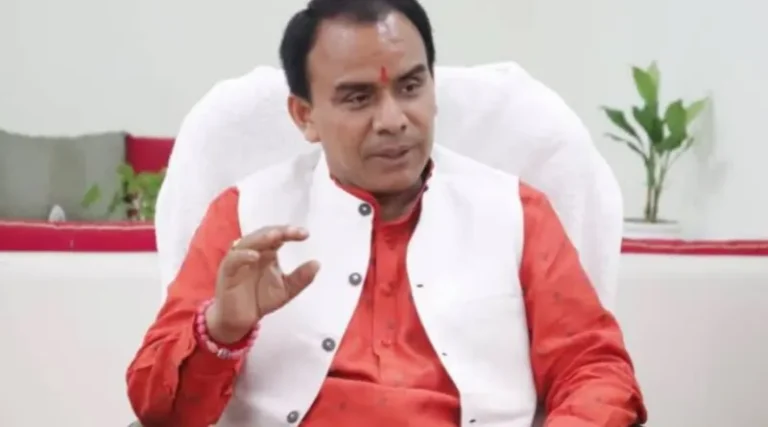 देहरादून: शिक्षकों का वेतन रुका तो भड़के शिक्षा मंत्री, अफसरों को लगाई फटकार