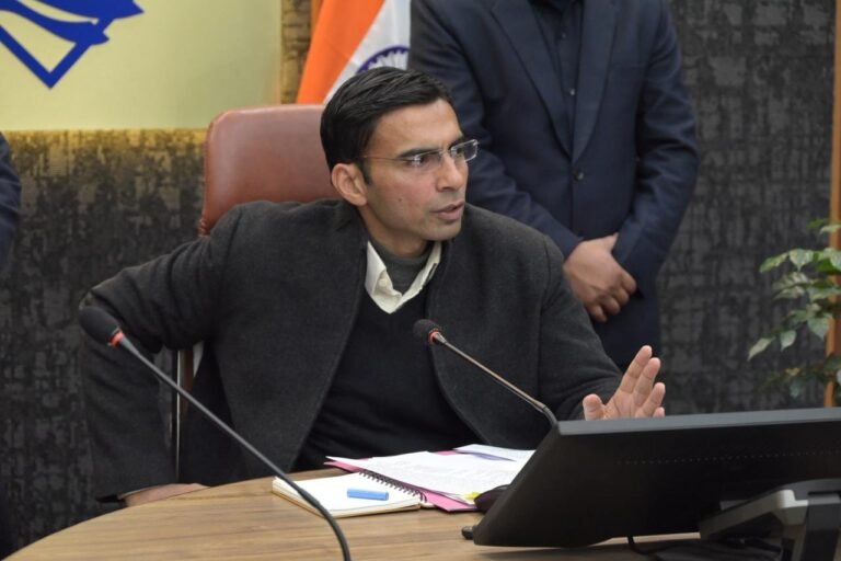 गणतंत्र दिवस समारोह की तैयारियों को लेकर ऋषिपर्णा सभागार कलेक्ट्रेट डीएम ने ली महत्वपूर्ण बैठक