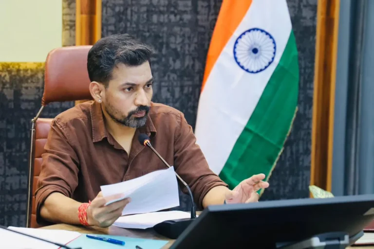 अब नहीं बनेगी कूड़ाघर रिस्पना! डीएम खुद उतरे मैदान में, 12 जेसीबी-15 डम्परों के साथ शुरू हुआ ‘मिशन पुनर्जीवन