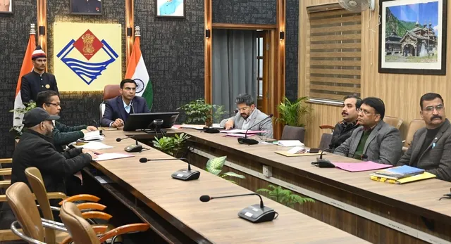 देहरादून में सड़कों की खुदाई पर डीएम का बड़ा एक्शन! 7 एजेंसियों के परमिट रद्द, मचा हड़कंप