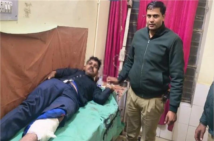 Reel देखते-देखते सो गए पुलिसकर्मी, हिरासत से फरार हुआ रेप आरोपी; बड़ी लापरवाही पर एक साथ कई पुलिसकर्मी सस्पेंड