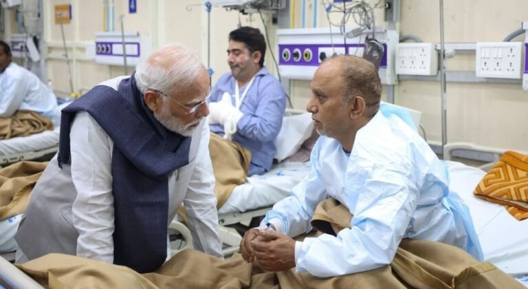 भूटान से लौटते ही LNJP अस्पताल पहुंचे पीएम मोदी, ब्लास्ट में हुए घायलों से की मुलाकात