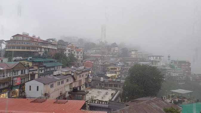 Uttarakhand Weather: कई जिलों में घना कोहरा का यलो अलर्ट