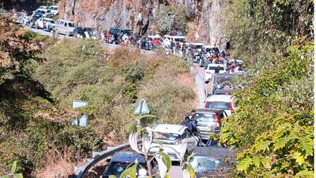 रविवार को मसूरी में उमड़ा सैलानियों का सैलाब, दून–मसूरी हाईवे पर लंबा जाम