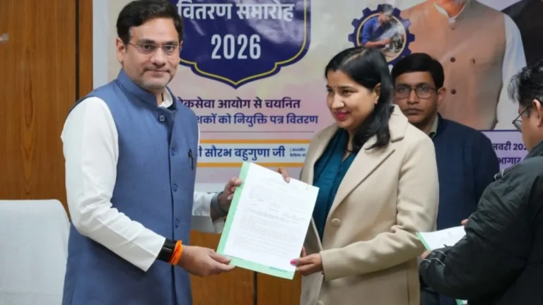 पशुपालन और कौशल विकास विभाग में 53 युवाओं को मिली नौकरी, कैबिनेट मंत्री सौरभ बहुगुणा ने सौंपे नियुक्ति पत्र