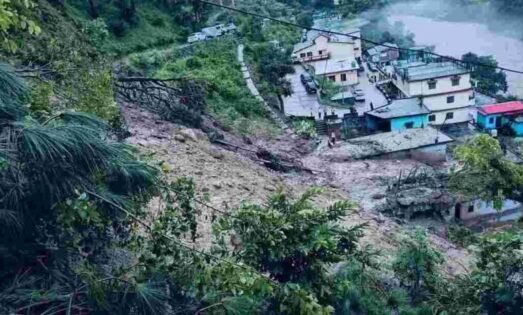 थराली में आधी रात को बादल फटने से भारी तबाही