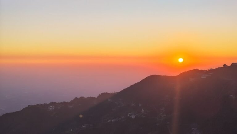 उत्तराखंड में बदला मौसम का मिजाज, पहाड़ों में बारिश और चोटियों पर बर्फबारी के आसार